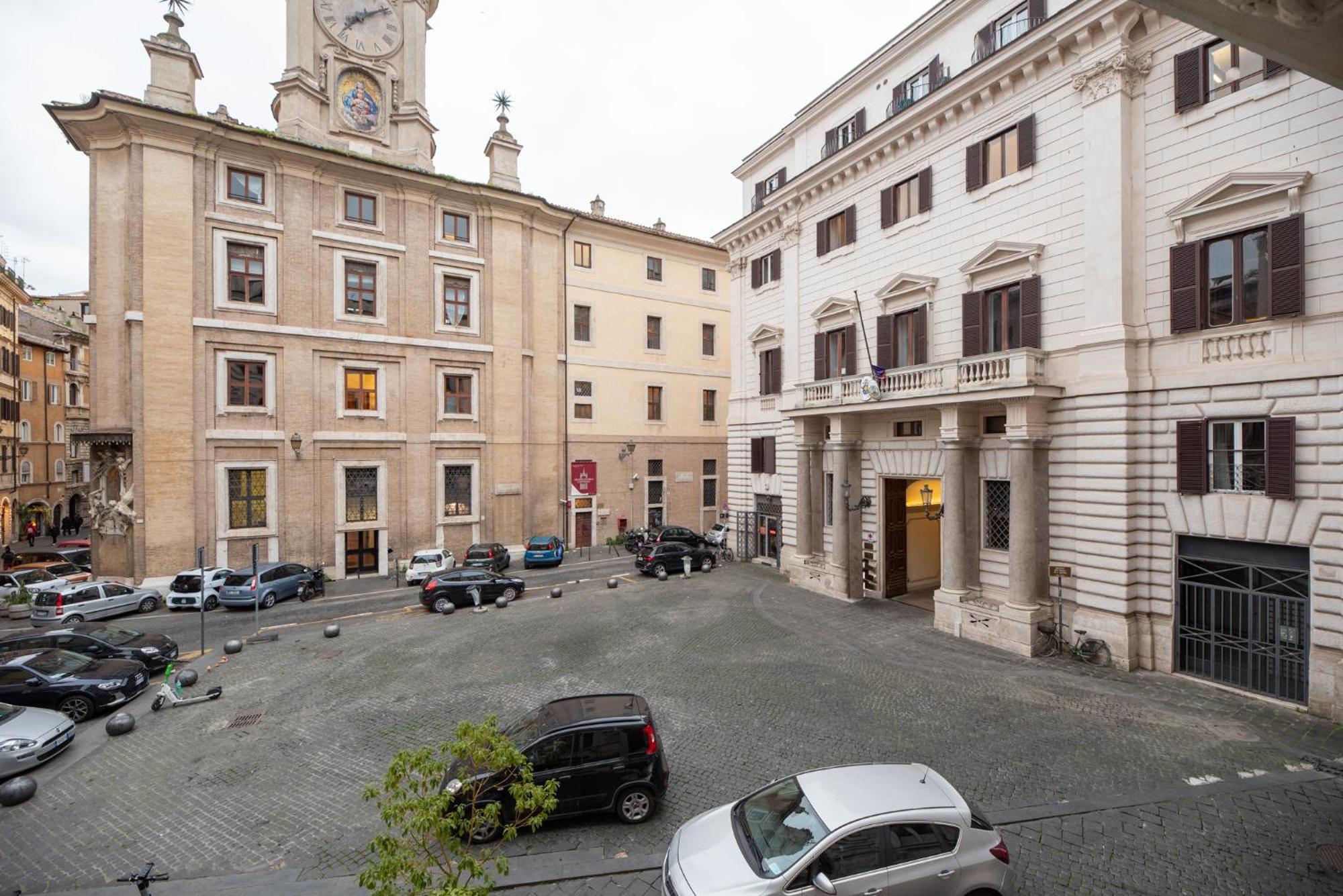 The Best In Rome Orologio Bagian luar foto