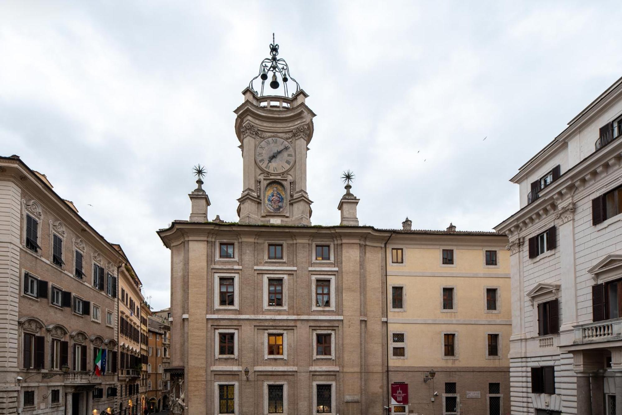 The Best In Rome Orologio Bagian luar foto